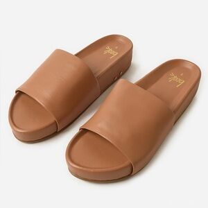 Beek Tan leather Slide Sandals, size 8